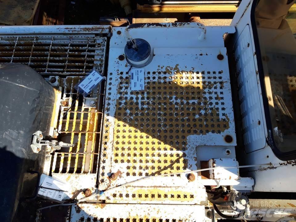 CAT 325LN 캐빈 및 인테리어