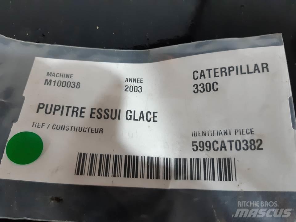 CAT 330C 캐빈 및 인테리어