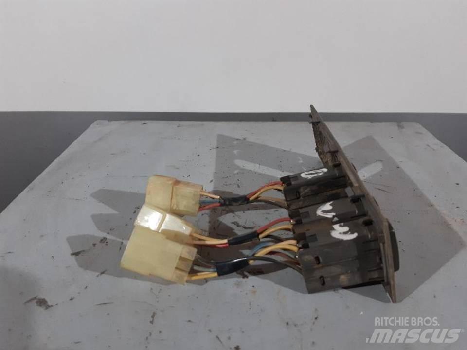 CAT 330C 캐빈 및 인테리어