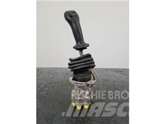 CAT 336DL 캐빈 및 인테리어