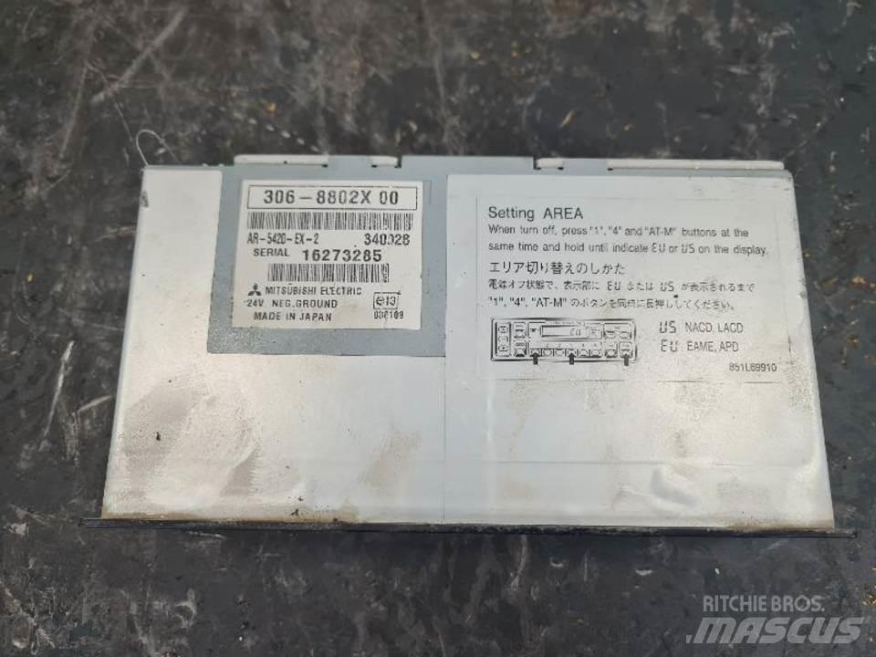CAT 336DL 캐빈 및 인테리어