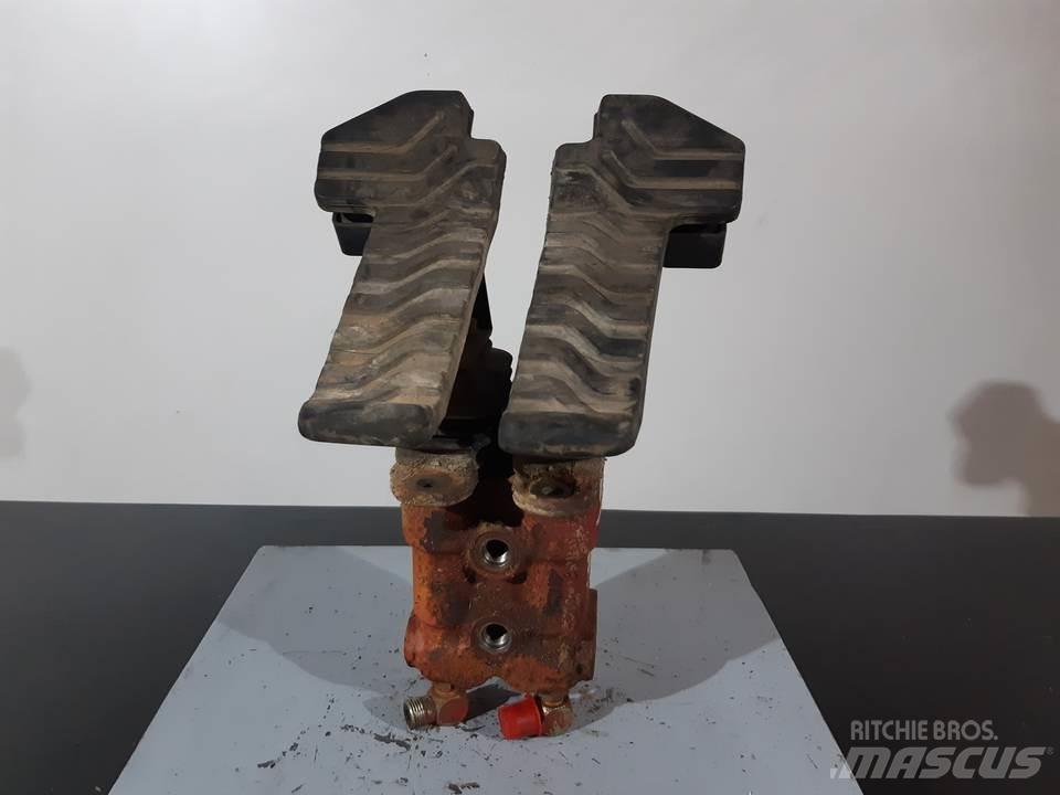CAT 345B 캐빈 및 인테리어