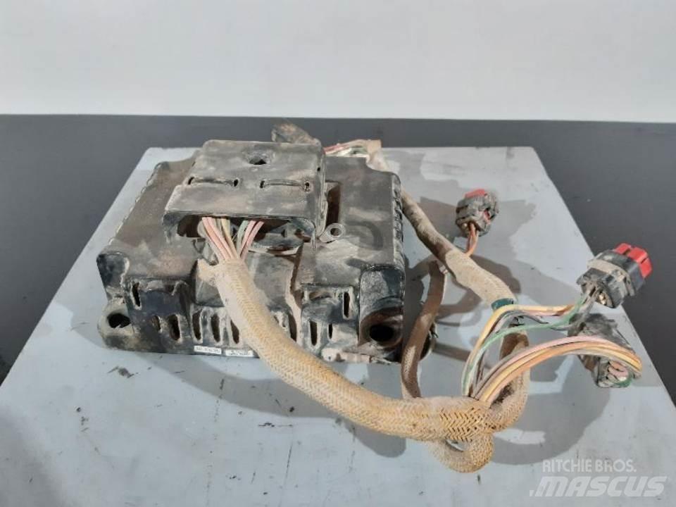 CAT 345C 캐빈 및 인테리어