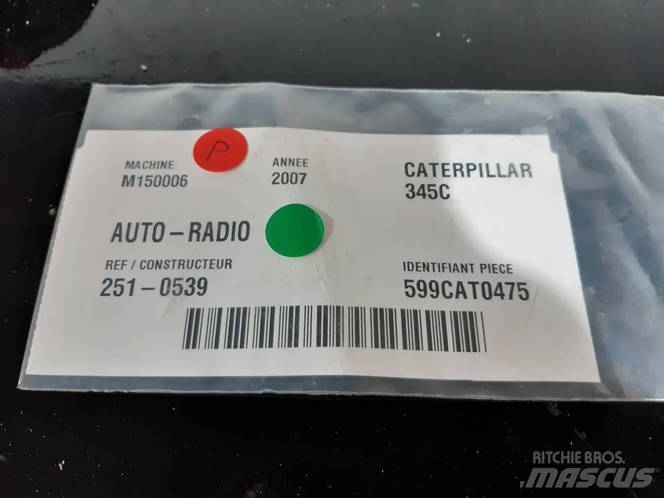 CAT 345C 캐빈 및 인테리어
