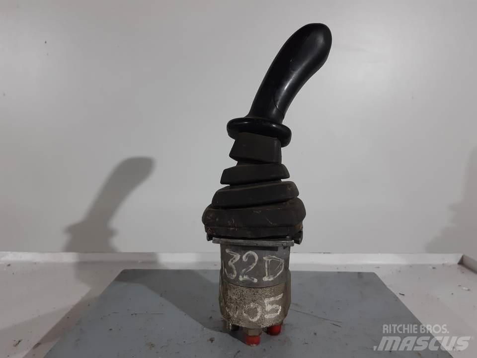 CAT 432D 캐빈 및 인테리어