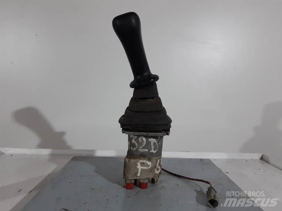 CAT 432D 캐빈 및 인테리어