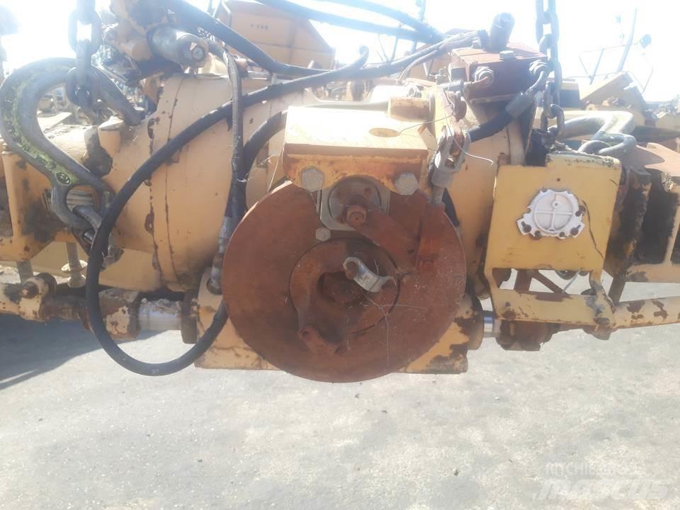 CAT 438B 트랜스미션