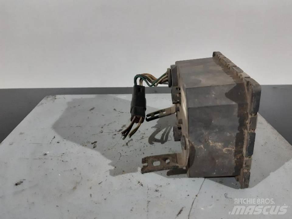 CAT 725 캐빈 및 인테리어