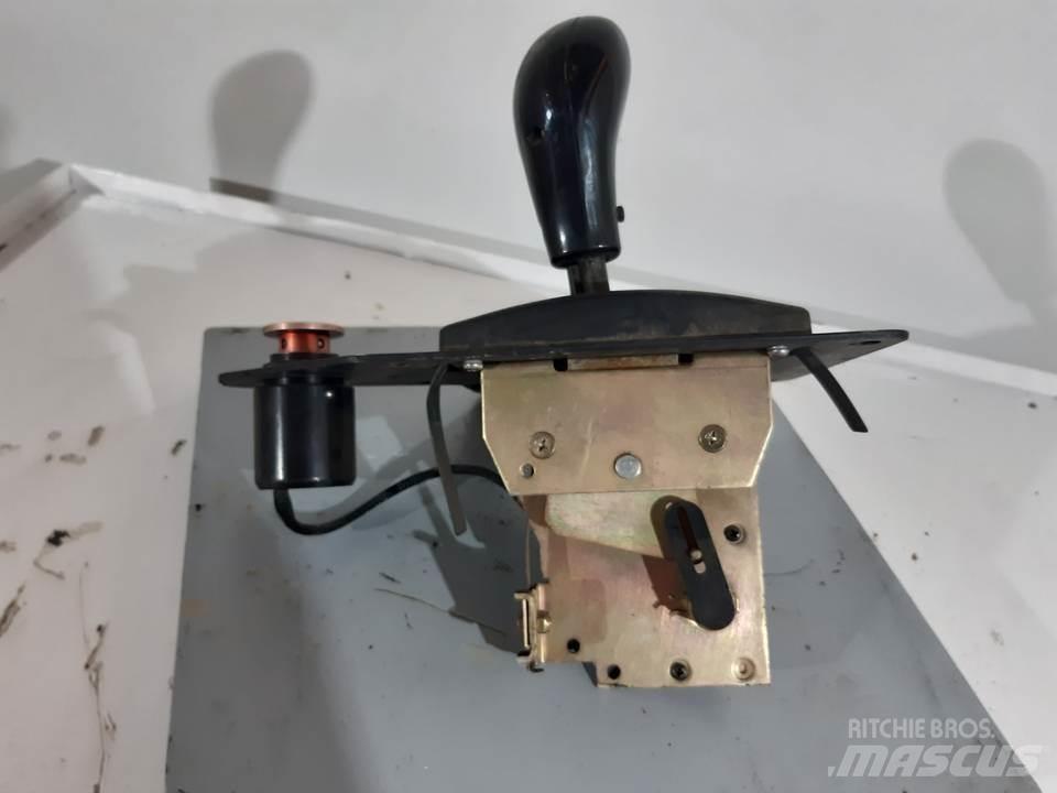 CAT 740 캐빈 및 인테리어