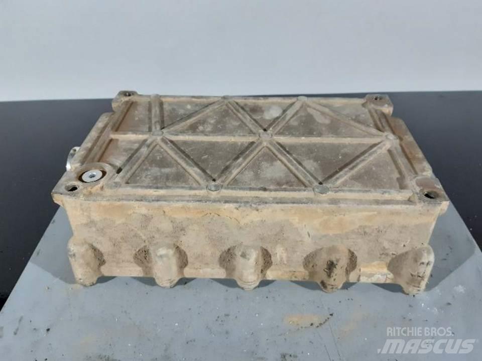 CAT 775B 캐빈 및 인테리어