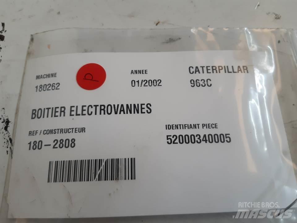 CAT 963C 캐빈 및 인테리어