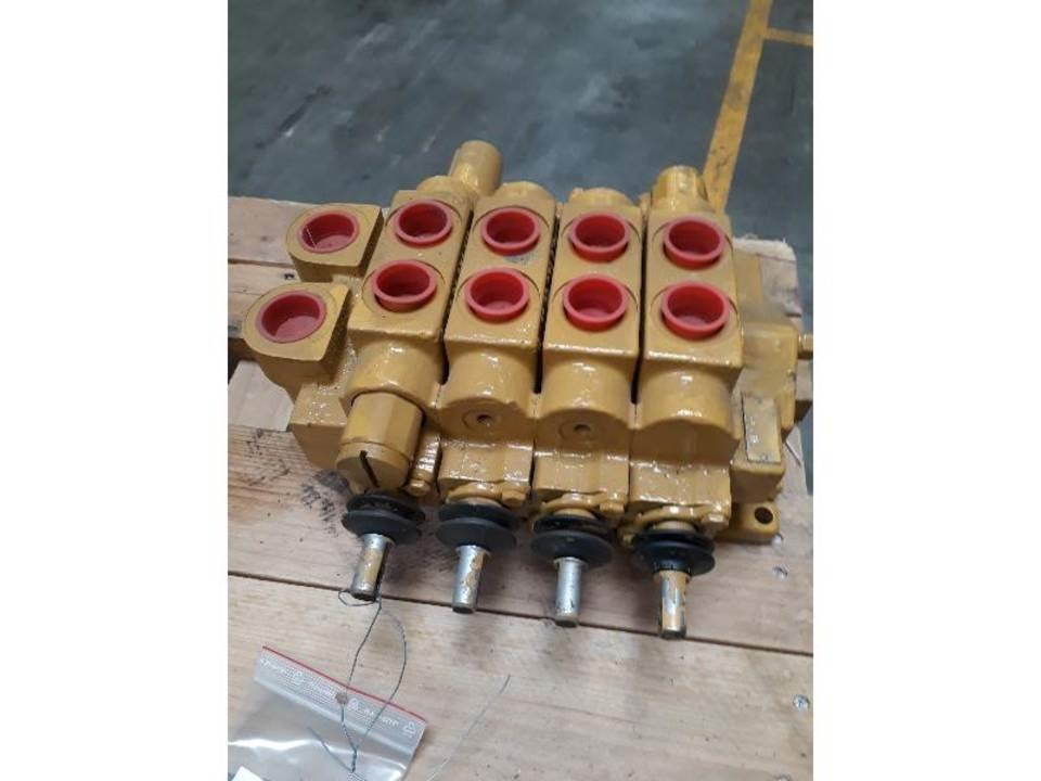 CAT D4H 유압식 기계