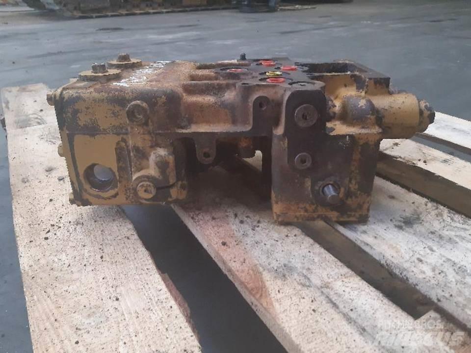 CAT D5H 유압식 기계
