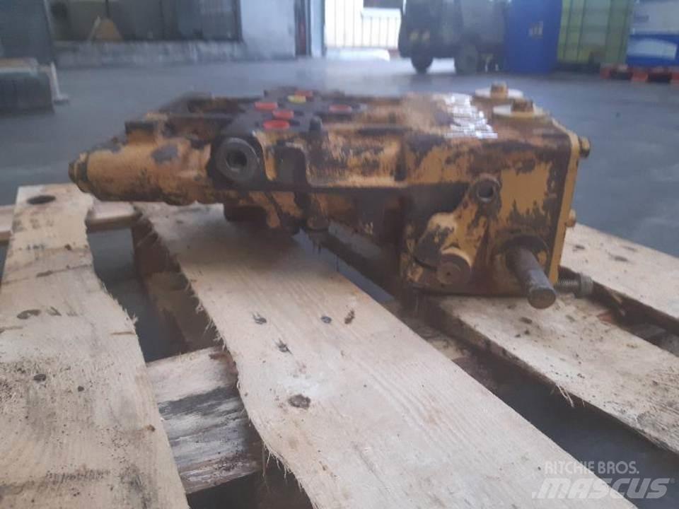 CAT D5H 유압식 기계