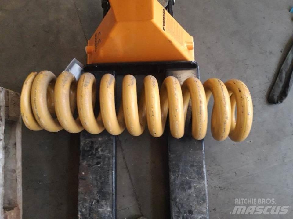 CAT D7F 트랙, 체인 및 언더캐리지