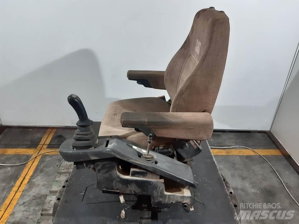 CAT M312 캐빈 및 인테리어