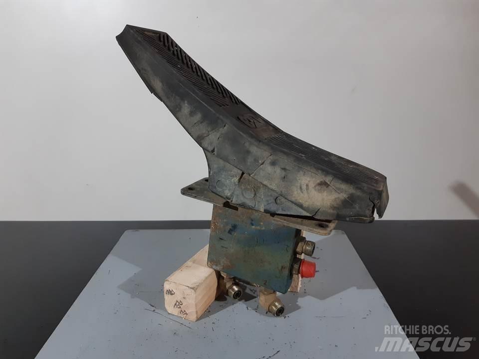 CAT M312 캐빈 및 인테리어