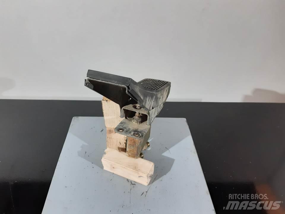 CAT M312 캐빈 및 인테리어