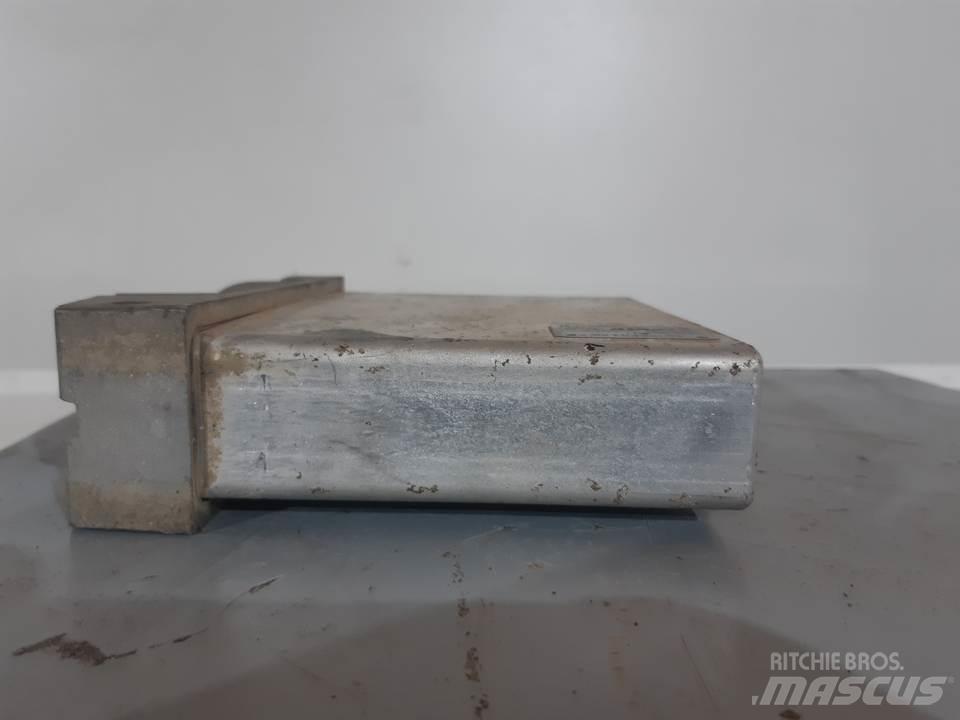 CAT M312 캐빈 및 인테리어