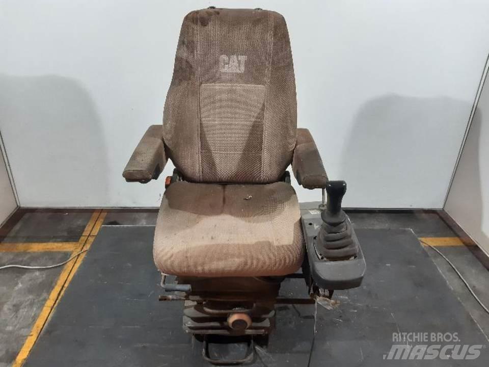 CAT M312 캐빈 및 인테리어