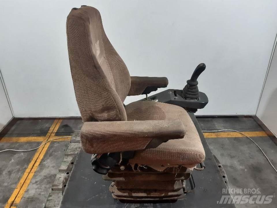 CAT M312 캐빈 및 인테리어