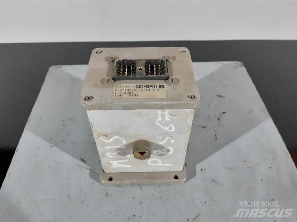 CAT M315 캐빈 및 인테리어