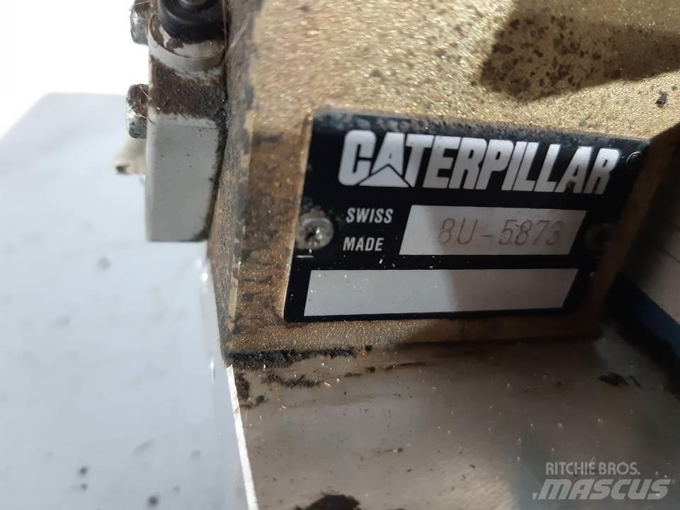 CAT M318 캐빈 및 인테리어