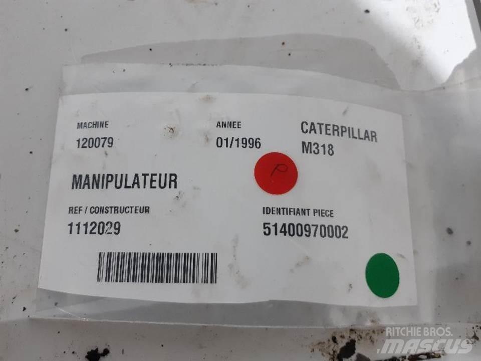 CAT M318 캐빈 및 인테리어