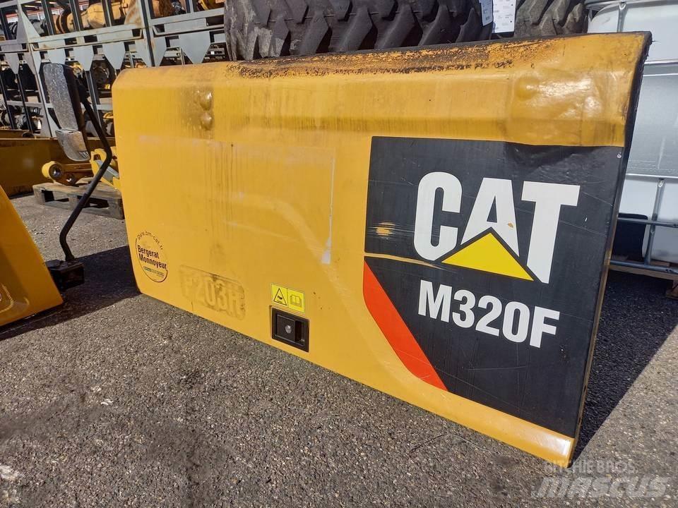 CAT M320F 캐빈 및 인테리어