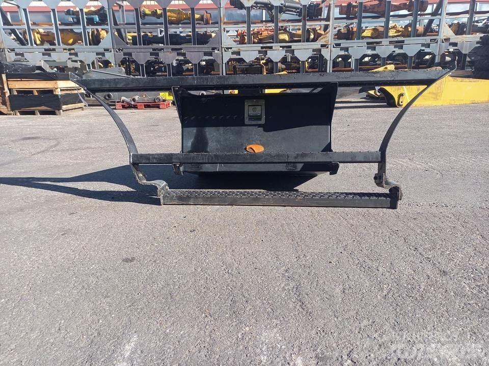 CAT M320F 캐빈 및 인테리어