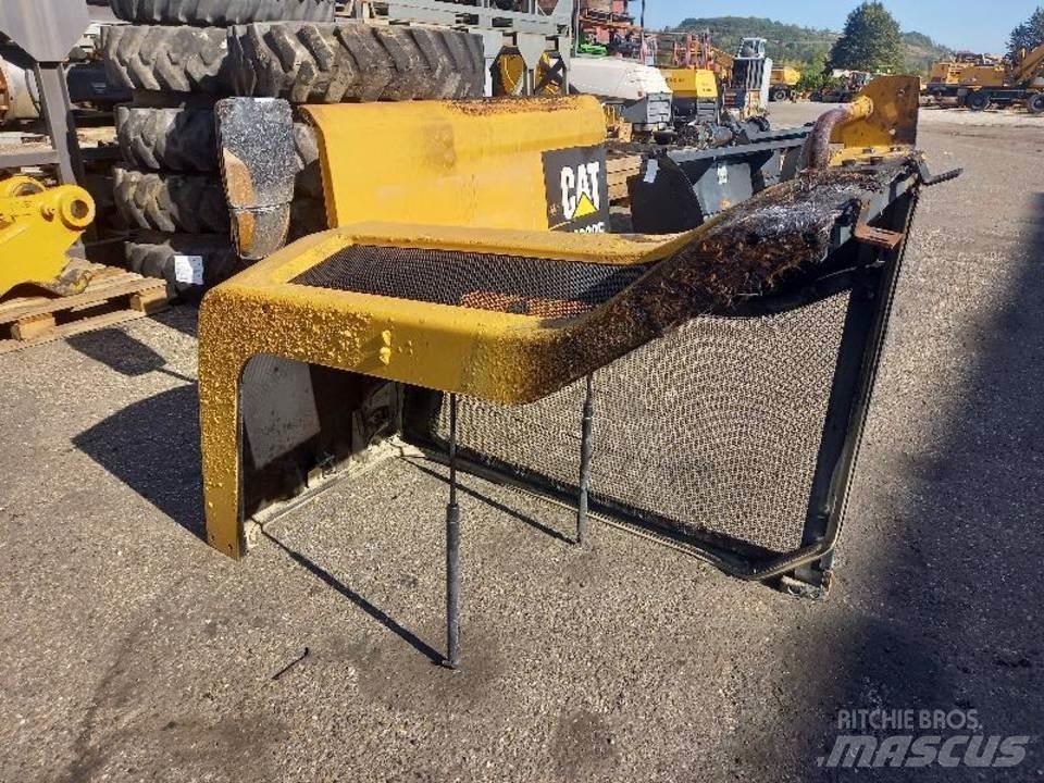 CAT M320F 캐빈 및 인테리어