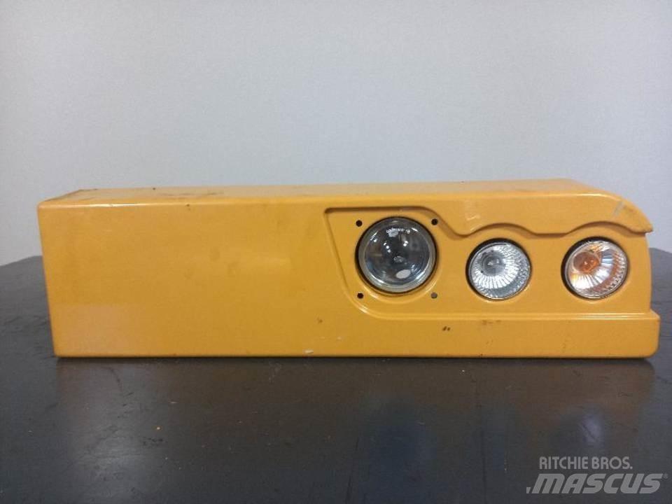 CAT M320F 캐빈 및 인테리어