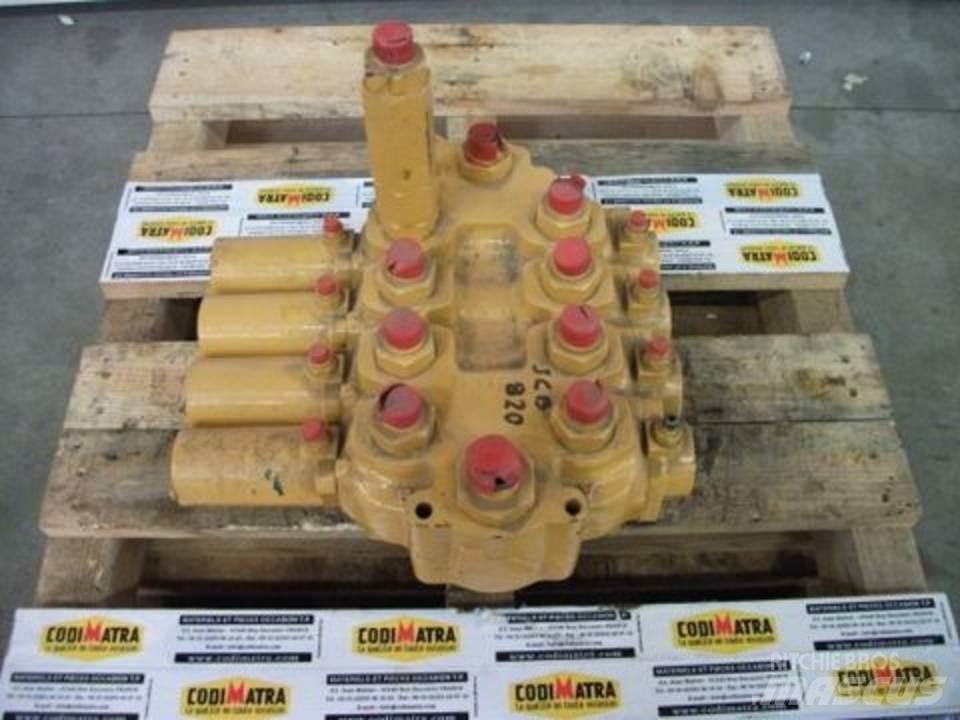 JCB 820 유압식 기계