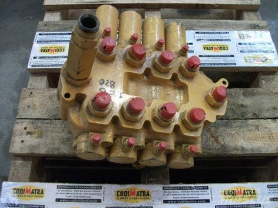 JCB 820 유압식 기계