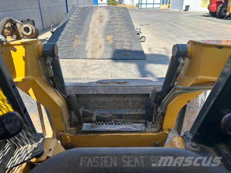 Gehl SR135 미니 로더