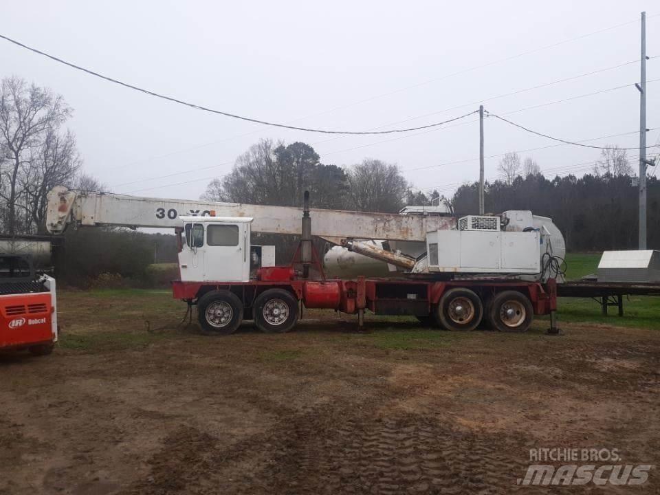Bucyrus-Erie 30-XC A/T 크레인
