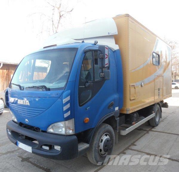 Avia D75 탑차 트럭