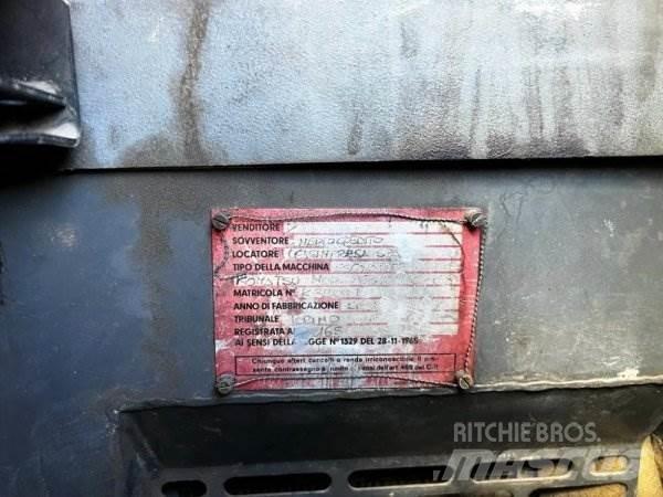Komatsu PC 340 NLC-6 대형 굴삭기 29톤 이상