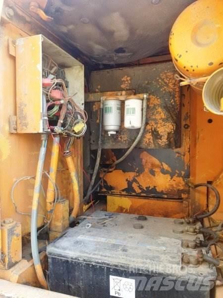 Liebherr R900 B 대형 굴삭기 29톤 이상