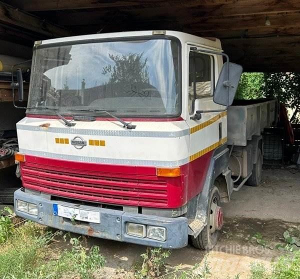 Nissan L351 훅 리프트 트럭