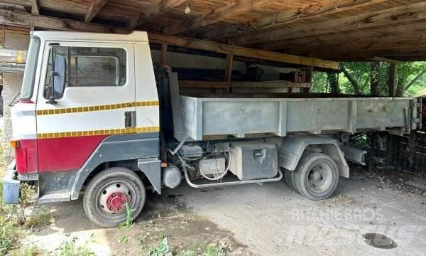 Nissan L351 훅 리프트 트럭
