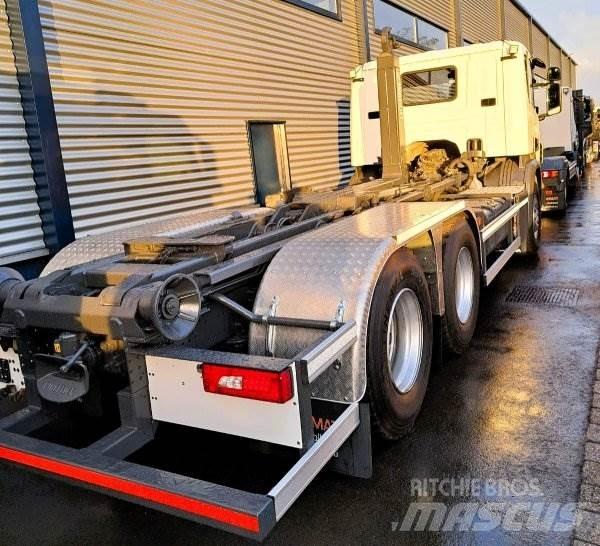 Scania P 360 훅 리프트 트럭
