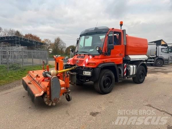 Unimog U 400 탱커 트럭