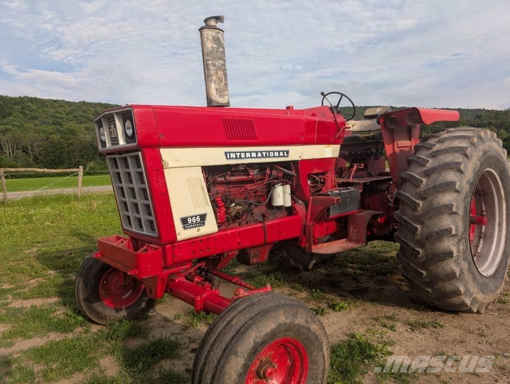 International 966 트랙터