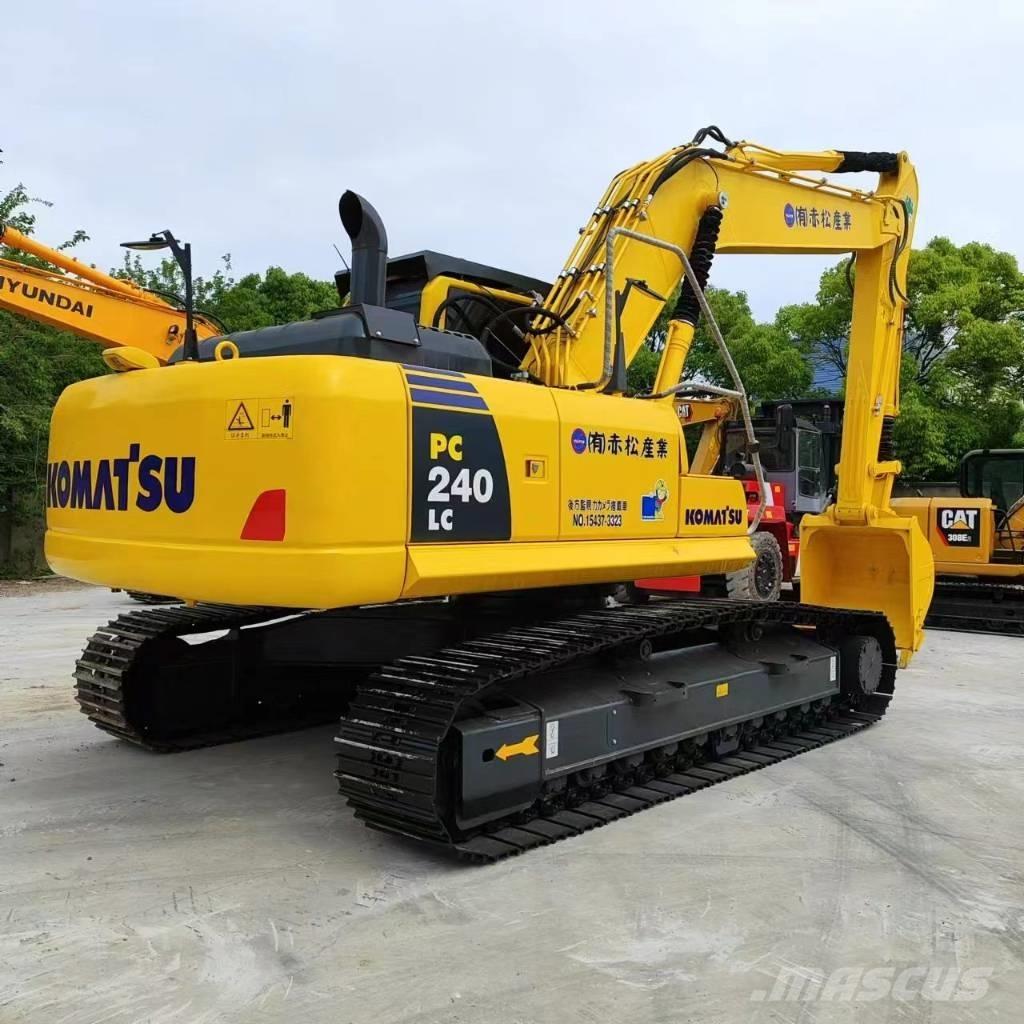 Komatsu PC 240-8 중형굴삭기 7톤-28톤