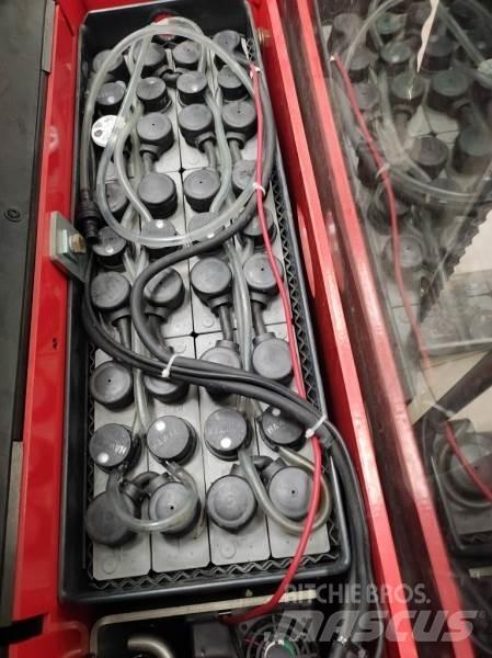 Manitou ES614 AC 보행식 리치 지게차