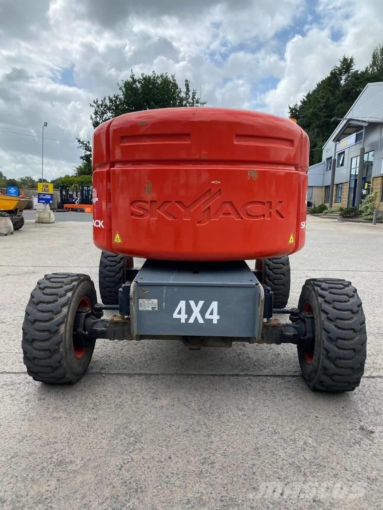 SkyJack SJ 46 AJ 관절형 전동이동 리프트