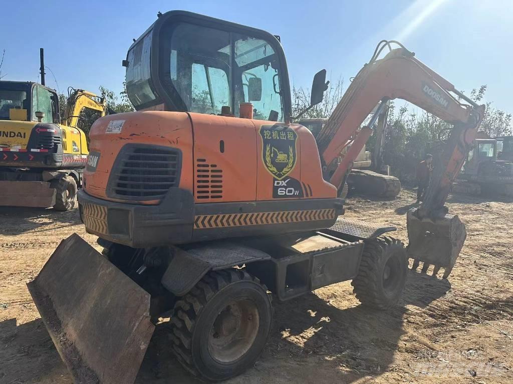 Doosan DX60W 소형 굴삭기 7톤 미만