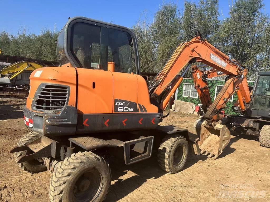 Doosan DX60W 소형 굴삭기 7톤 미만