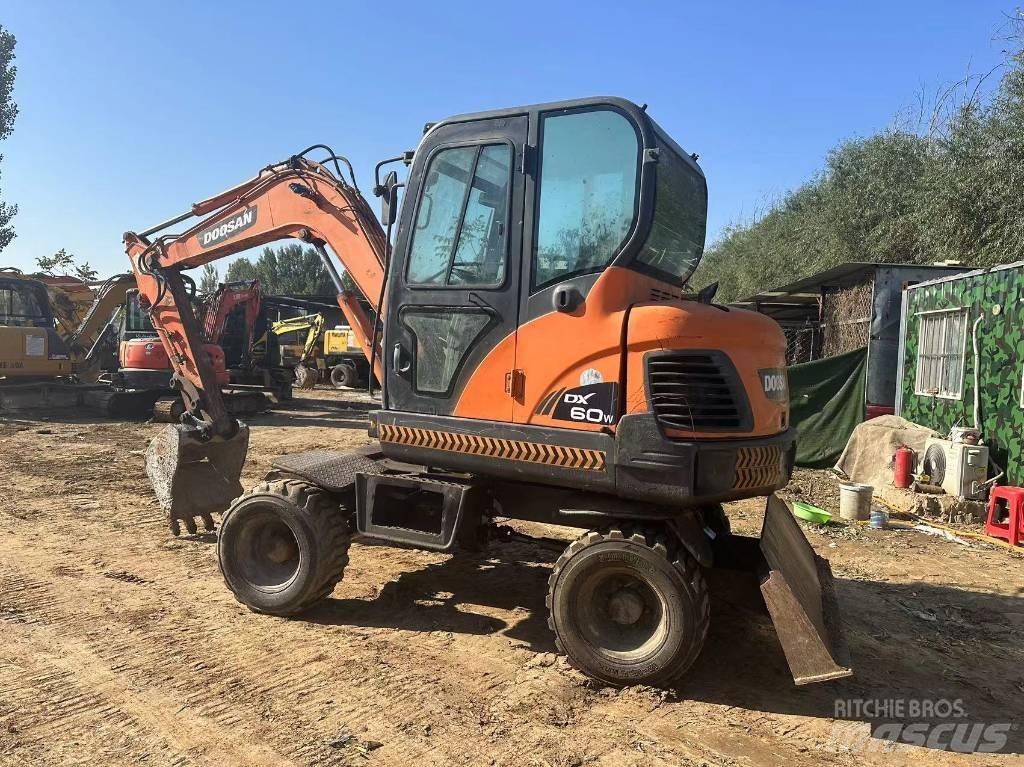 Doosan DX60W 소형 굴삭기 7톤 미만